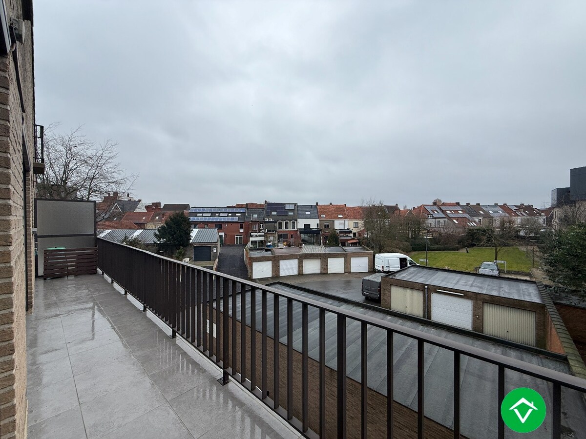 Ruim 2-slaapkamersappartement met garage in centrum Roeselare 