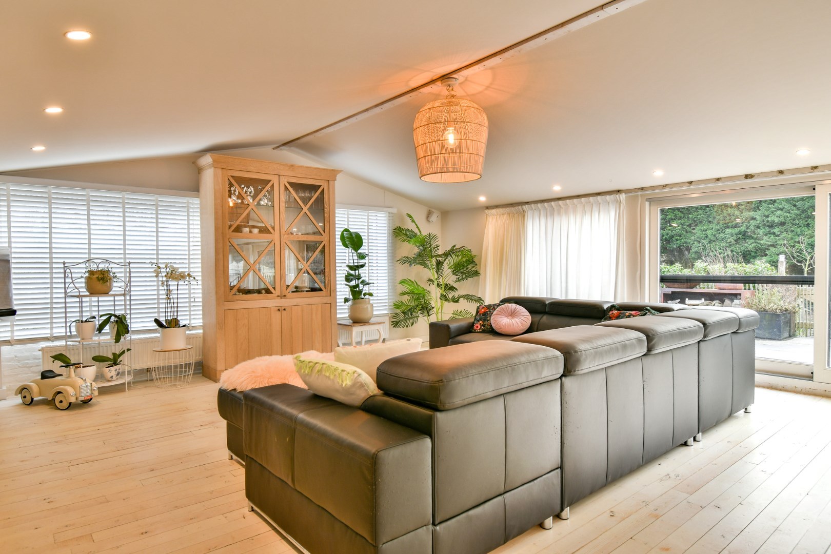 Exclusief domein met restaurant/feestzaal en luxueuze woning op 5 Ha te Torhout 