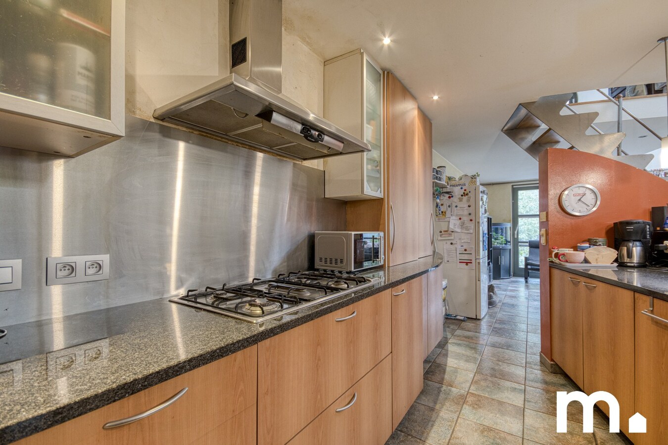 Karaktervolle architectenwoning met tuin en oprit te Kortrijk ! TOPligging ! 