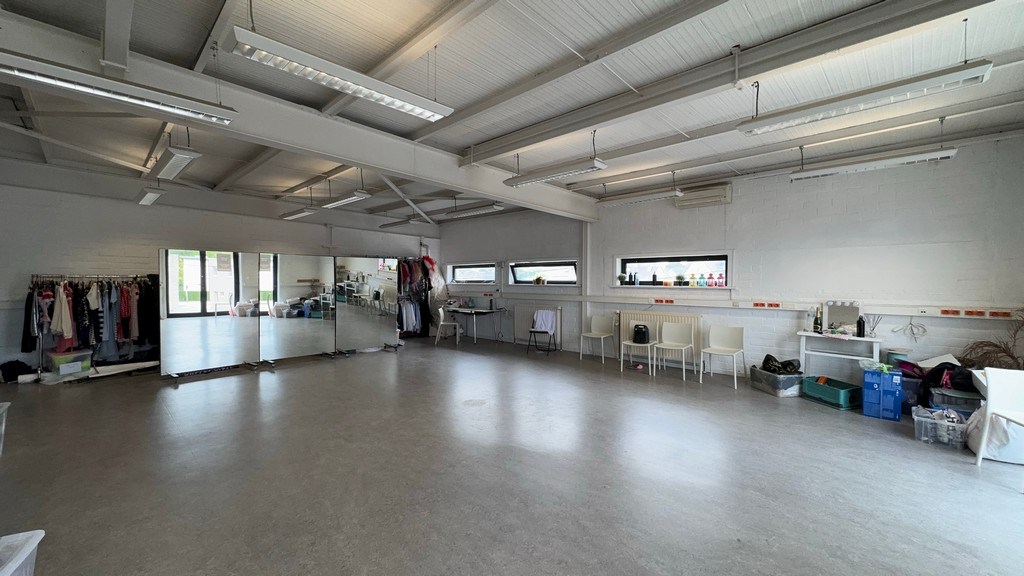 Kantoorruimte te huur vlakbij R4 in Laarne