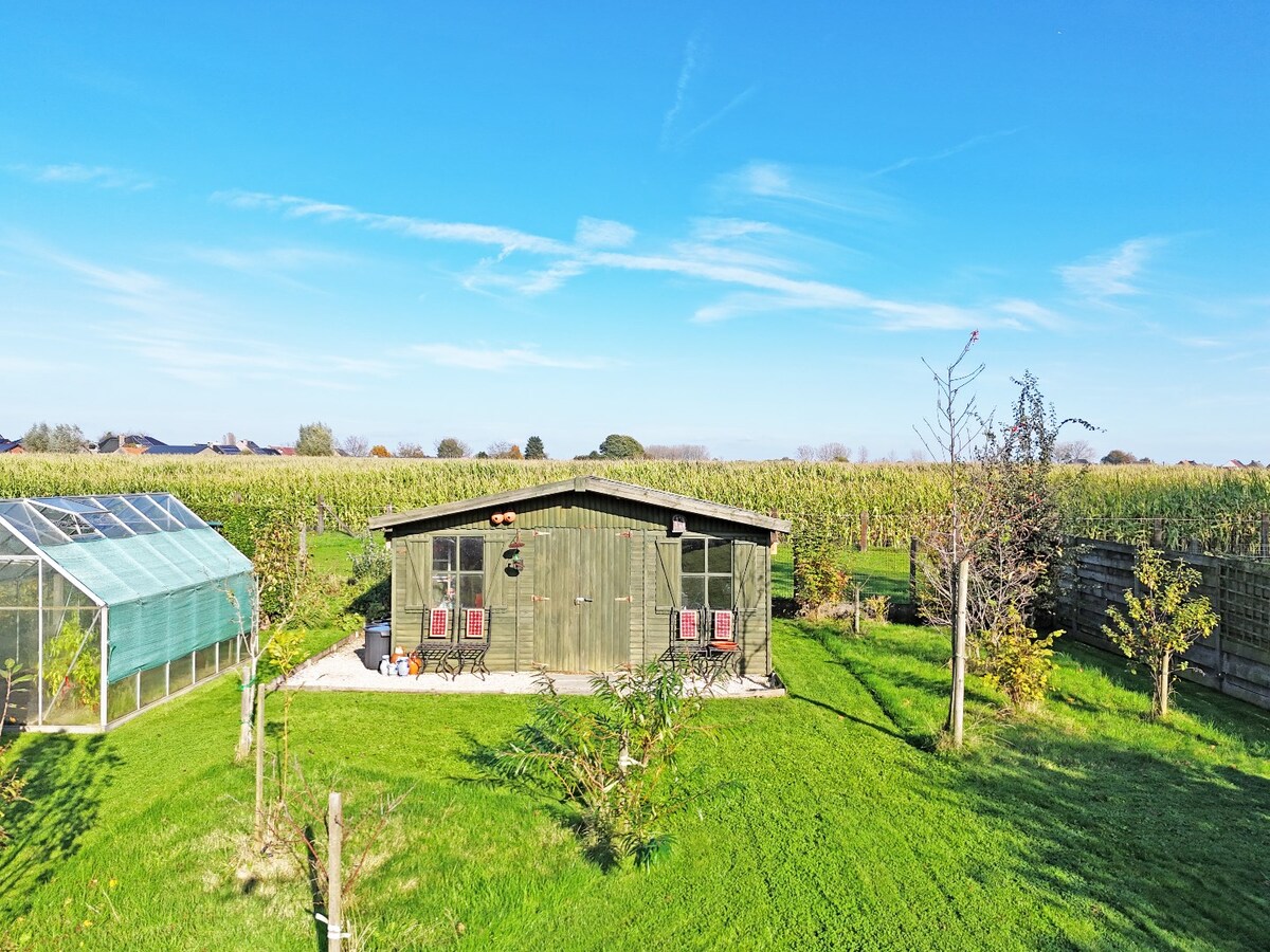 Ruime gezinswoning met knappe tuin te Erwetegem 