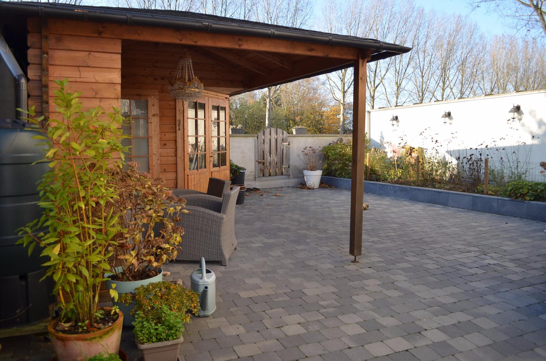 Ruime totaal gerenoveerde woning met 4 slpks (mogelijkheid tot 5) te Eeklo 