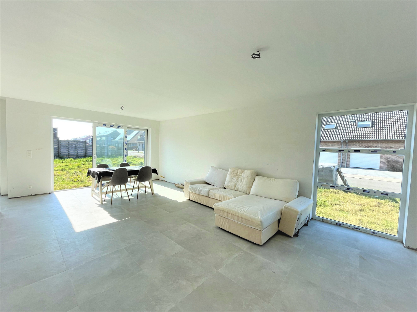 VERKOCHT Nieuwbouwwoning met 3 slaapkamers en garage op 370m² 