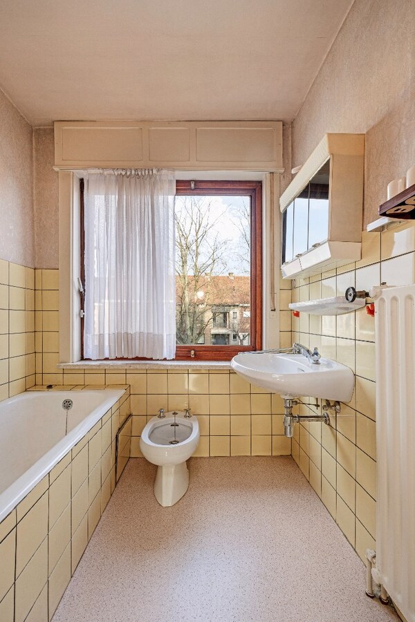 Stevige gezinswoning met 4 slpk in centrum Oudenaarde 