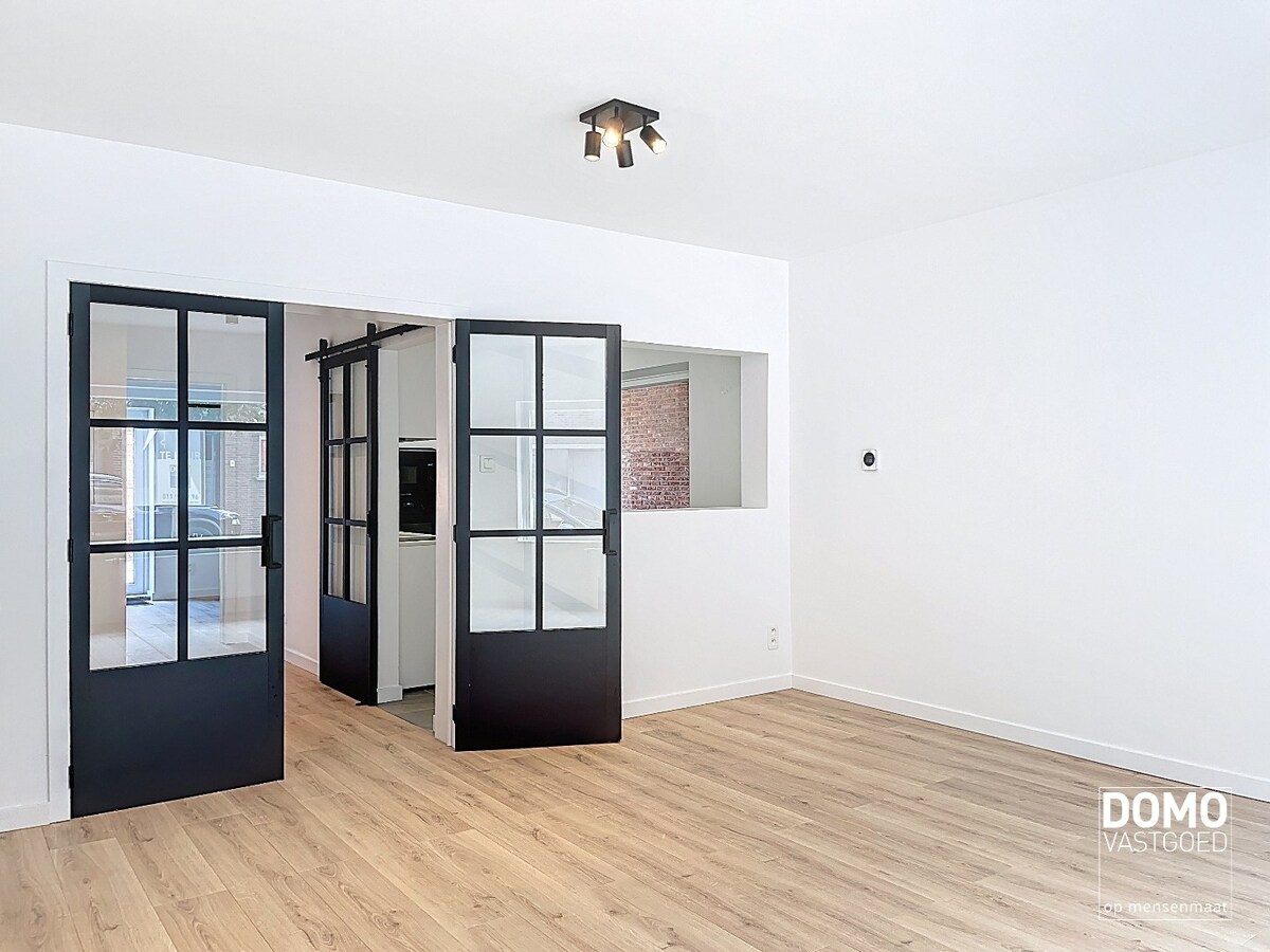 VOLLEDIG GERENOVEERD APPARTEMENT MET TERRAS EN GARAGE TE HASSELT 