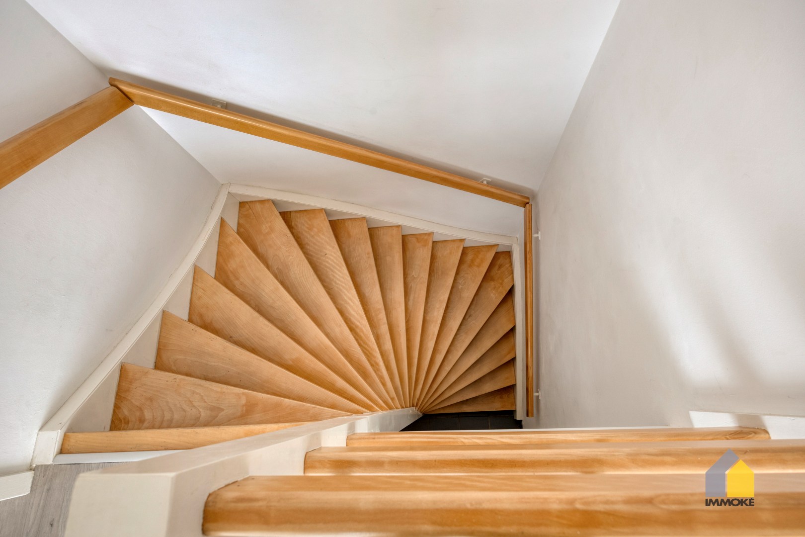 Modern appartement met 2 slpks en parking. 