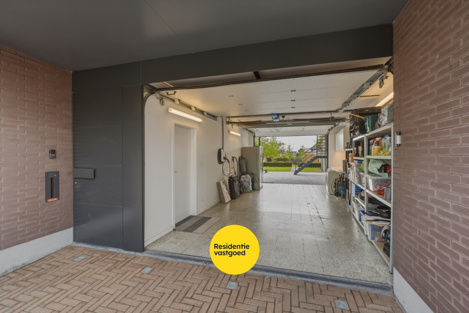 Ruime instapklare woning met zongerichte tuin in hartje Oudenburg 