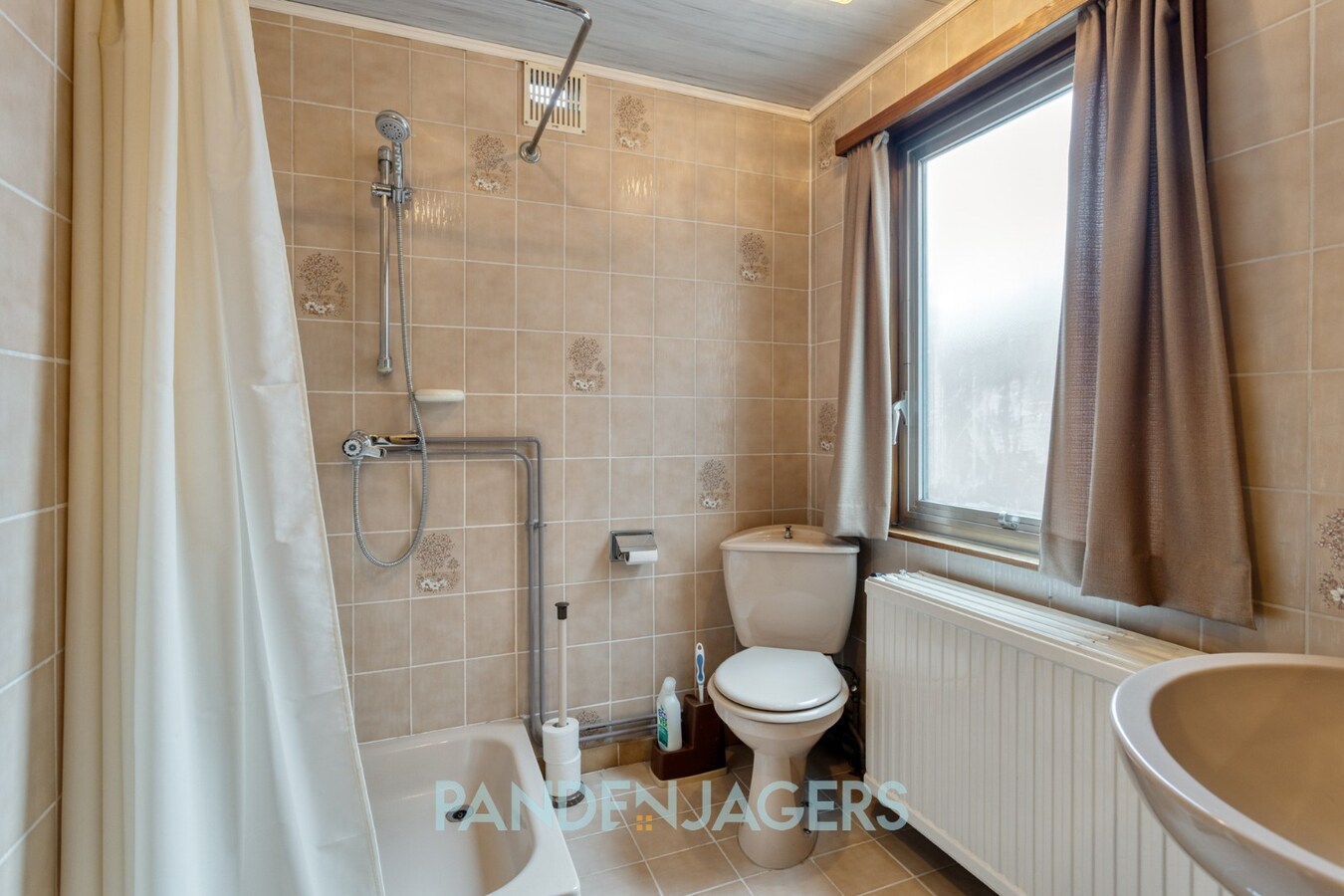 Te renoveren woning met zonnige tuin in hartje Duffel-Oost 