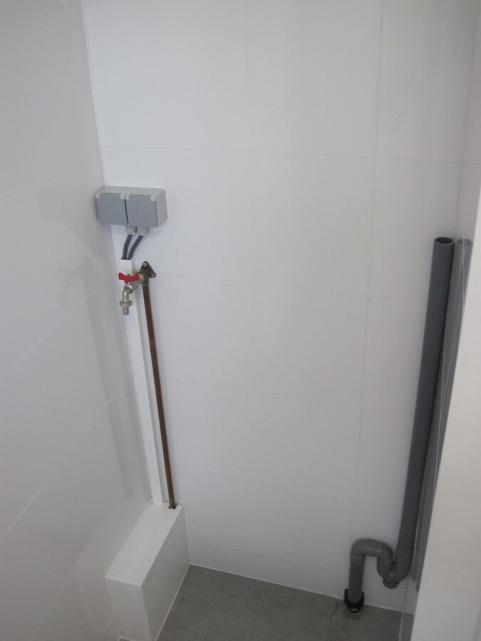 Luxueus appartement met garage en berging (kelder). 