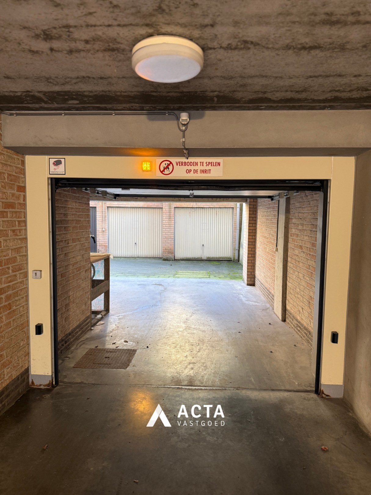 Centraal gelegen garagebox in Oostende 