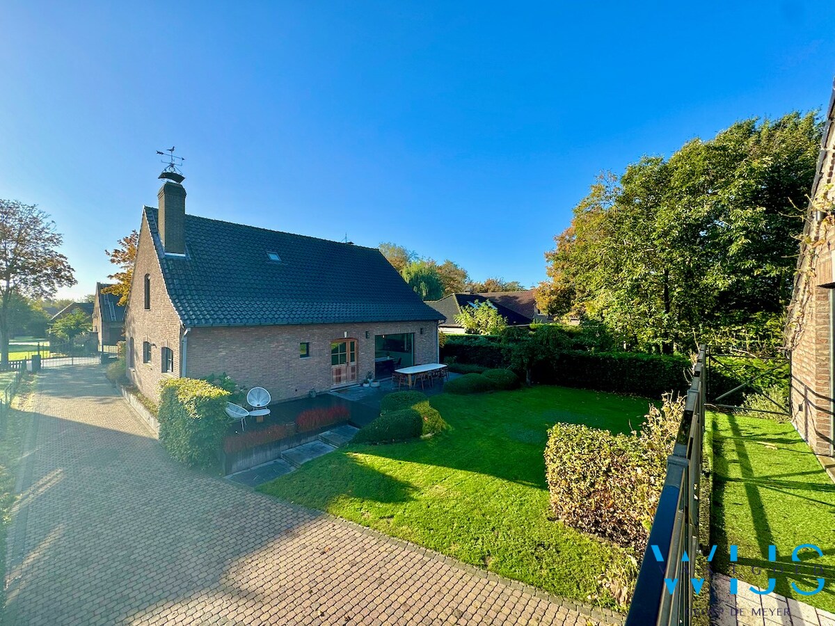 Prachtig ruim woonhuis met volwaardig bijgebouw ! 