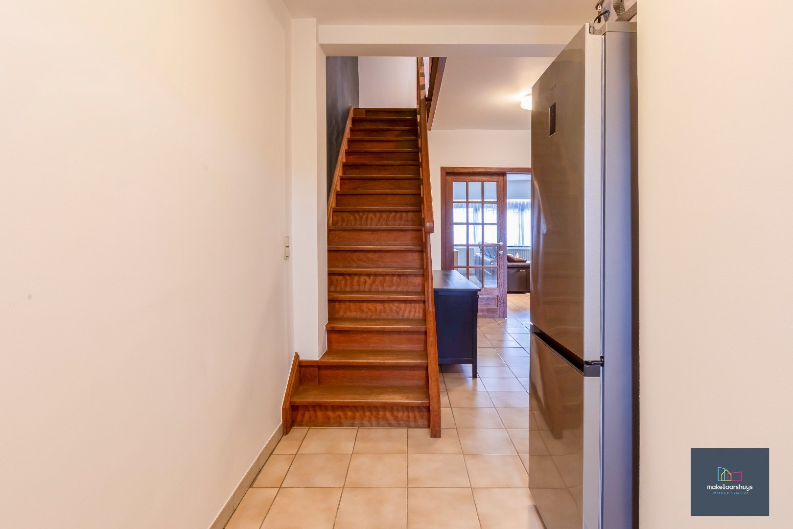 Heel ruime instapklare woning in rij  met zonneterras en 2 staanplaatsen 