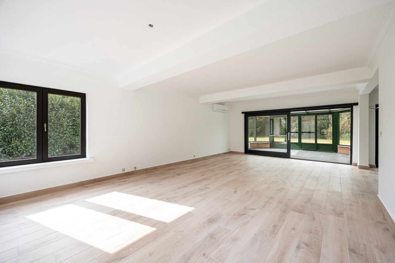 Landelijke, gerenoveerde woning met 4 slaapkamers op perceel van 2.322 m² 