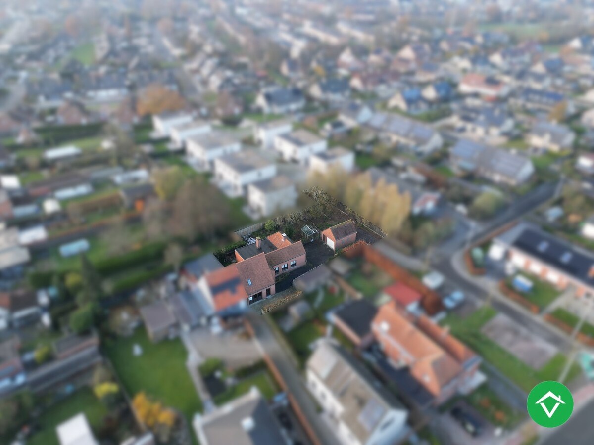 Rustig gelegen halfopen bebouwing met 3 slaapkamers, tuin en garage met uitweg! 