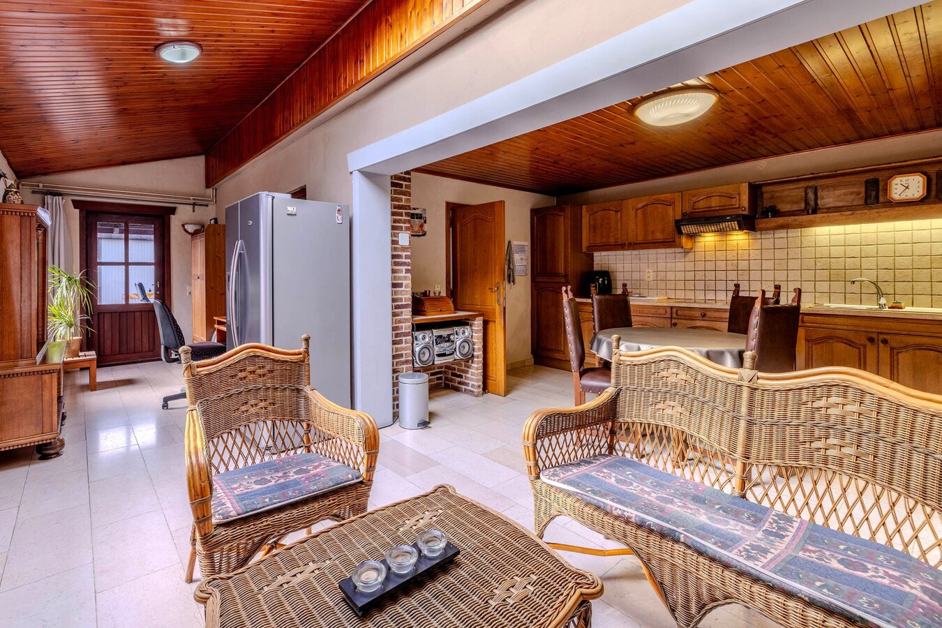 Gezinswoning met 2/3 slpks, ruime tuin en magazijn 