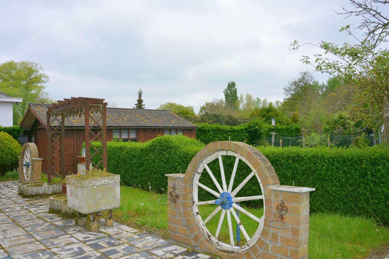 Op te knappen villa op landelijke ligging 