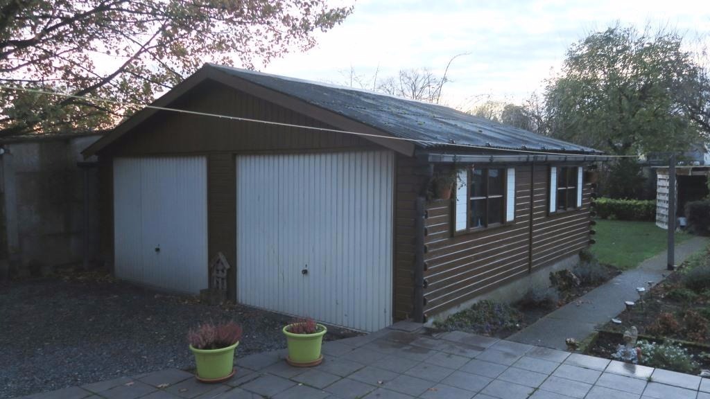 Uiterst ruime, halfopen woning met 4 slaapkamers 