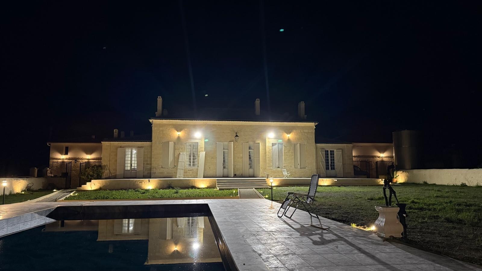 Chateau Les Chaumes - nabij Bordeaux (Frankrijk), Wijndomein met Restaurant en Hotel. 23 ha. 