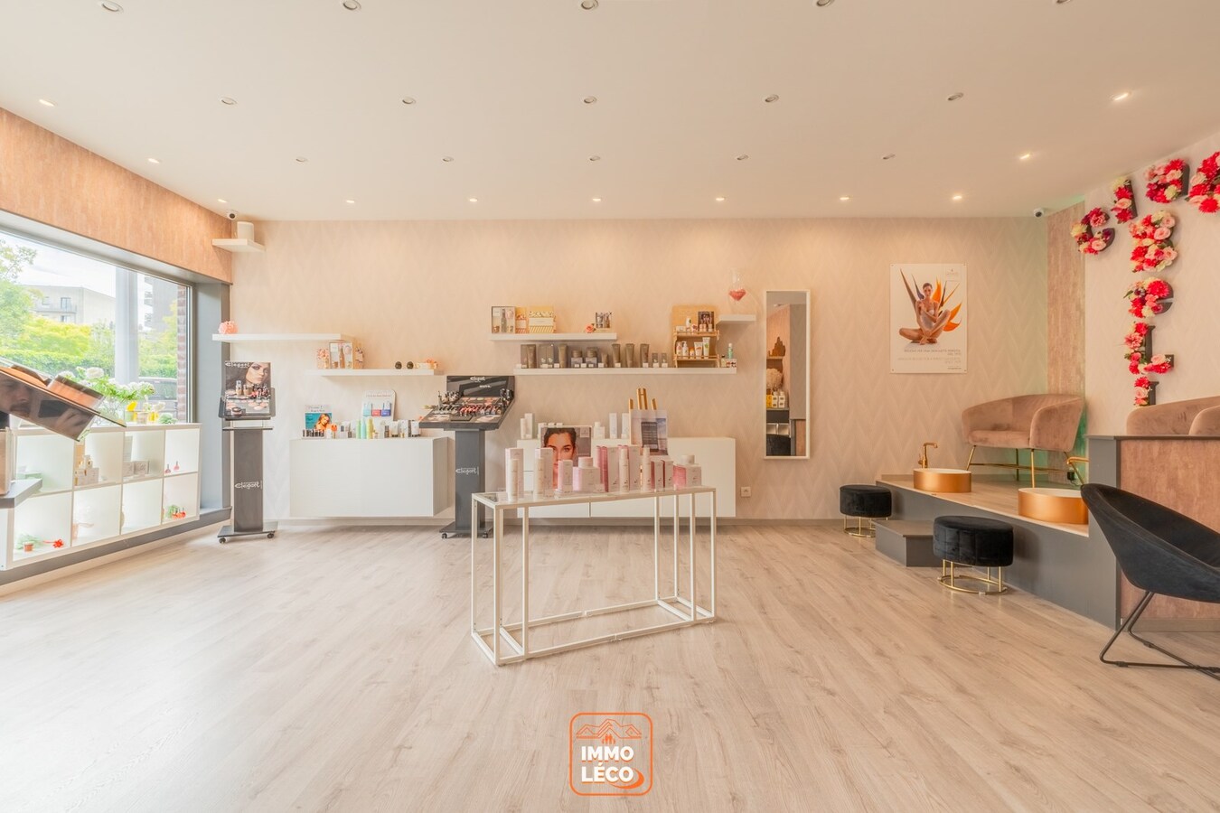 Superbe surface commerciale de +/- 110m² en plein centre-ville, nombreuses possibilités ! 