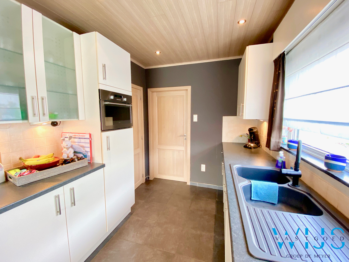 Instapklare gezinswoning met 3 slaapkamers &amp; ruime tuin te Zelzate! 