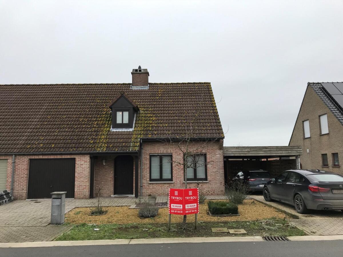 Rustig gelegen halfopen bebouwing met 3 slaapkamers 