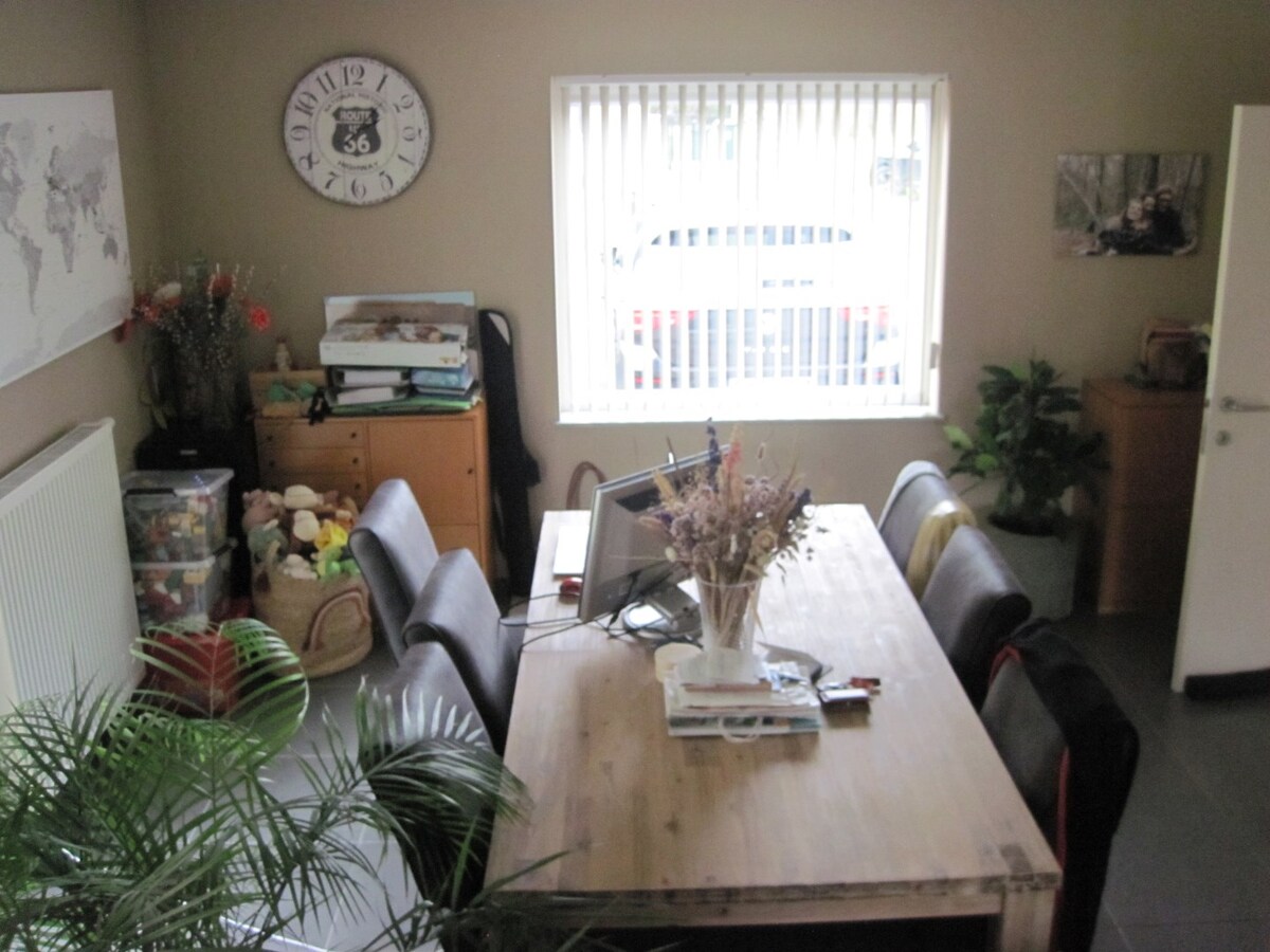 Aangename gezinswoning (Half Open Bebouwing). 