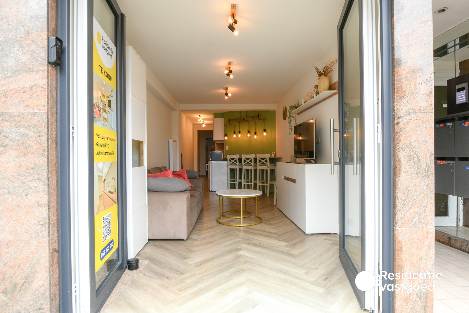 Volledig vernieuwd appartement te koop - achterkant zeedijk Wenduine! 