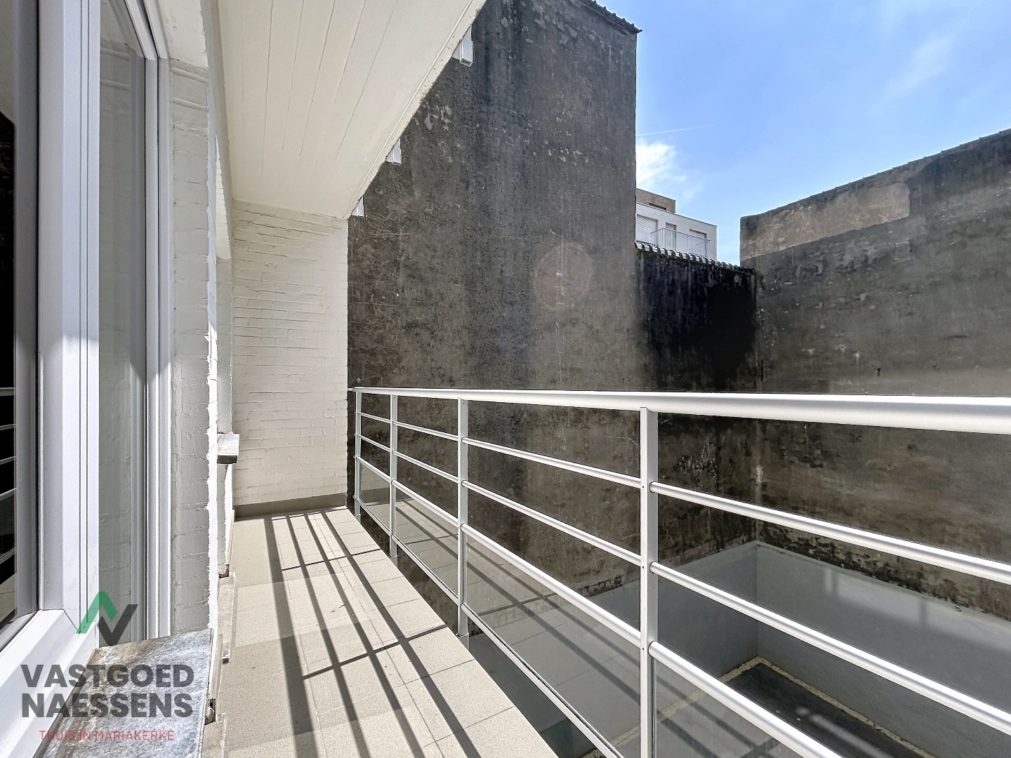 Appartement 2 chambres luxueusement rénové - Vue latérale sur  mer 