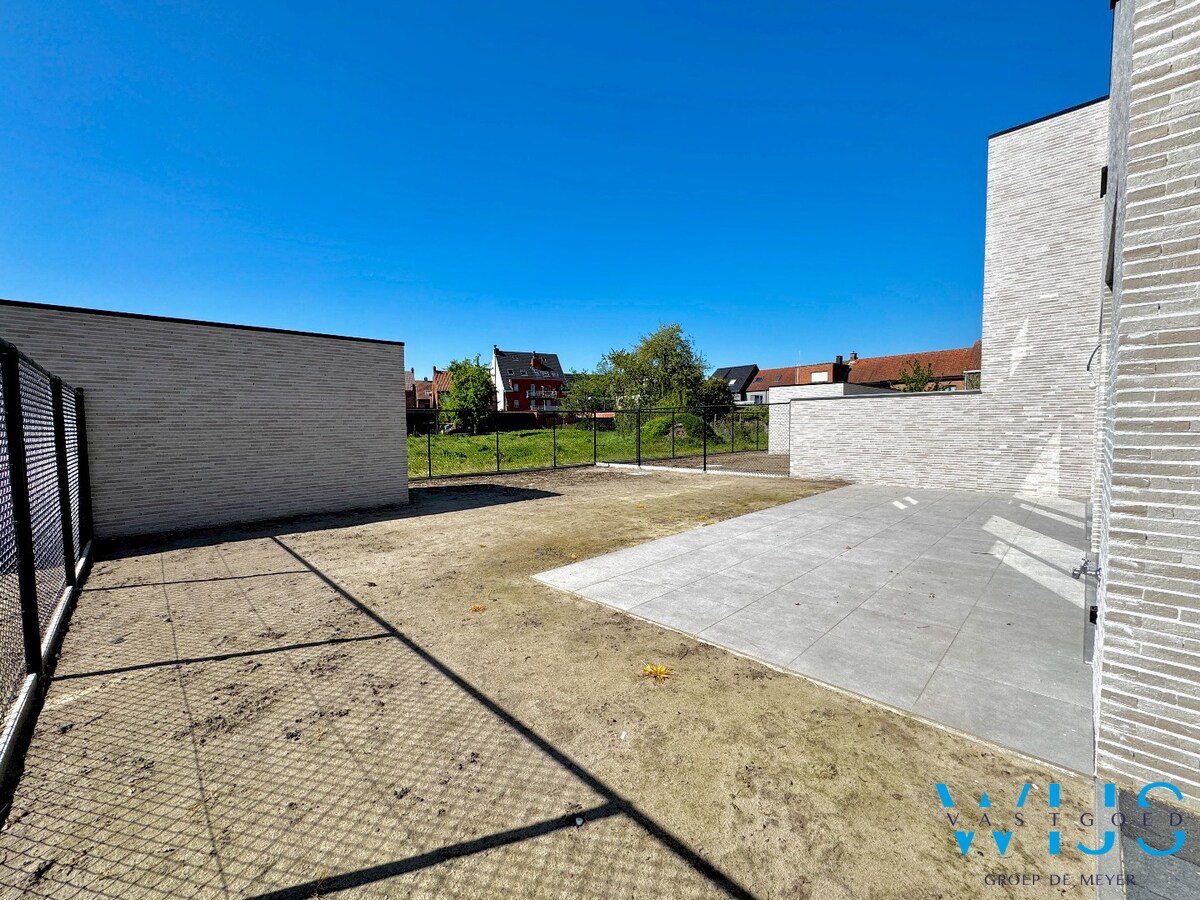 Moderne nieuwbouwwoning met 3 slaapkamers in rustige woonwijk te Oosteeklo 