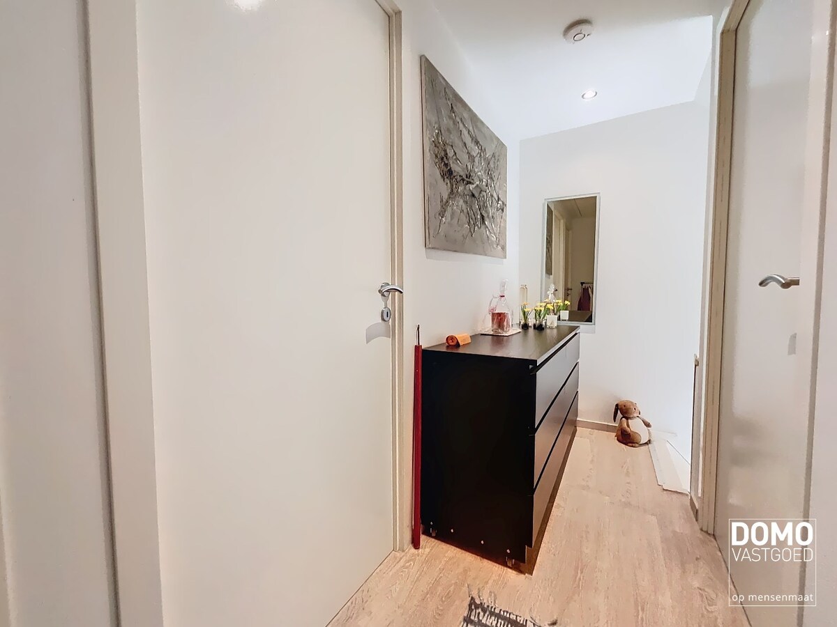 VOLLEDIG GERENOVEERDE HALOPEN BEBOUWING MET 3 SLAAPKAMERS IN HARTJE KERMT 