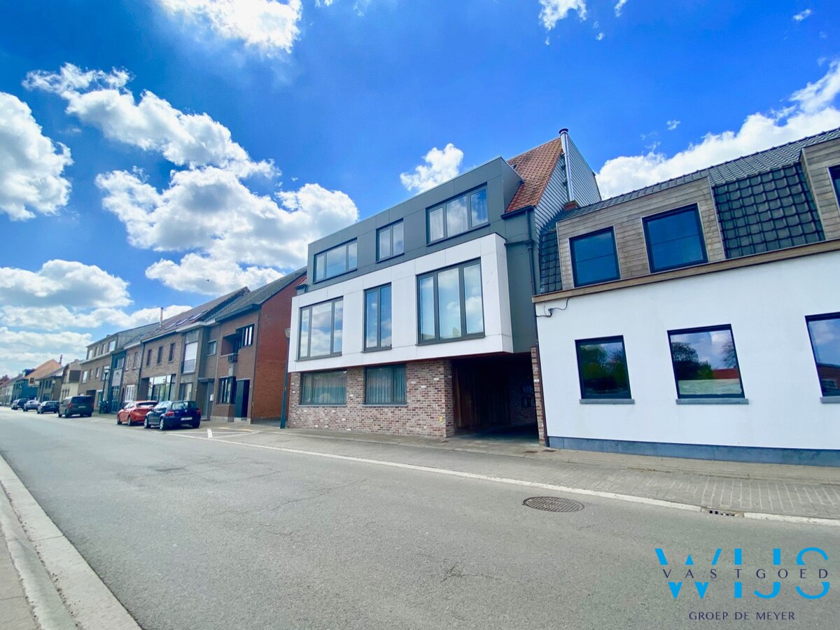 Tweeslaapkamer appartement met terras &amp; garage te BASSEVELDE! 
