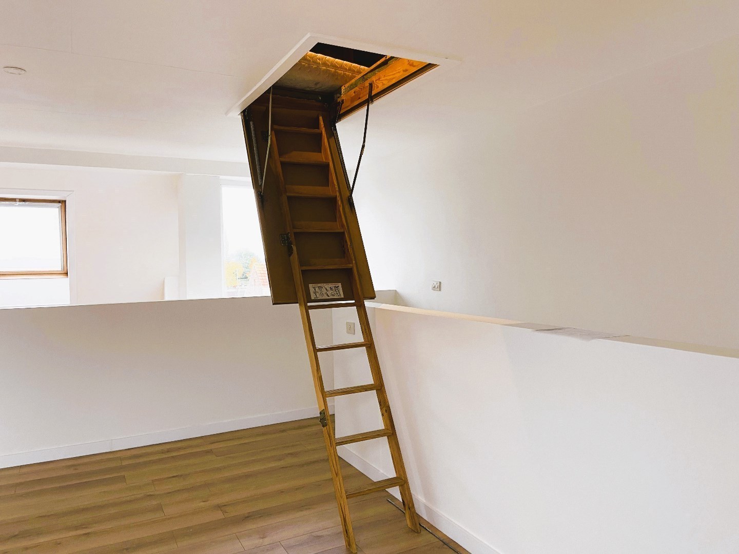 Moderne verhuurde loft-woning met dakterras in hartje Desselgem! 