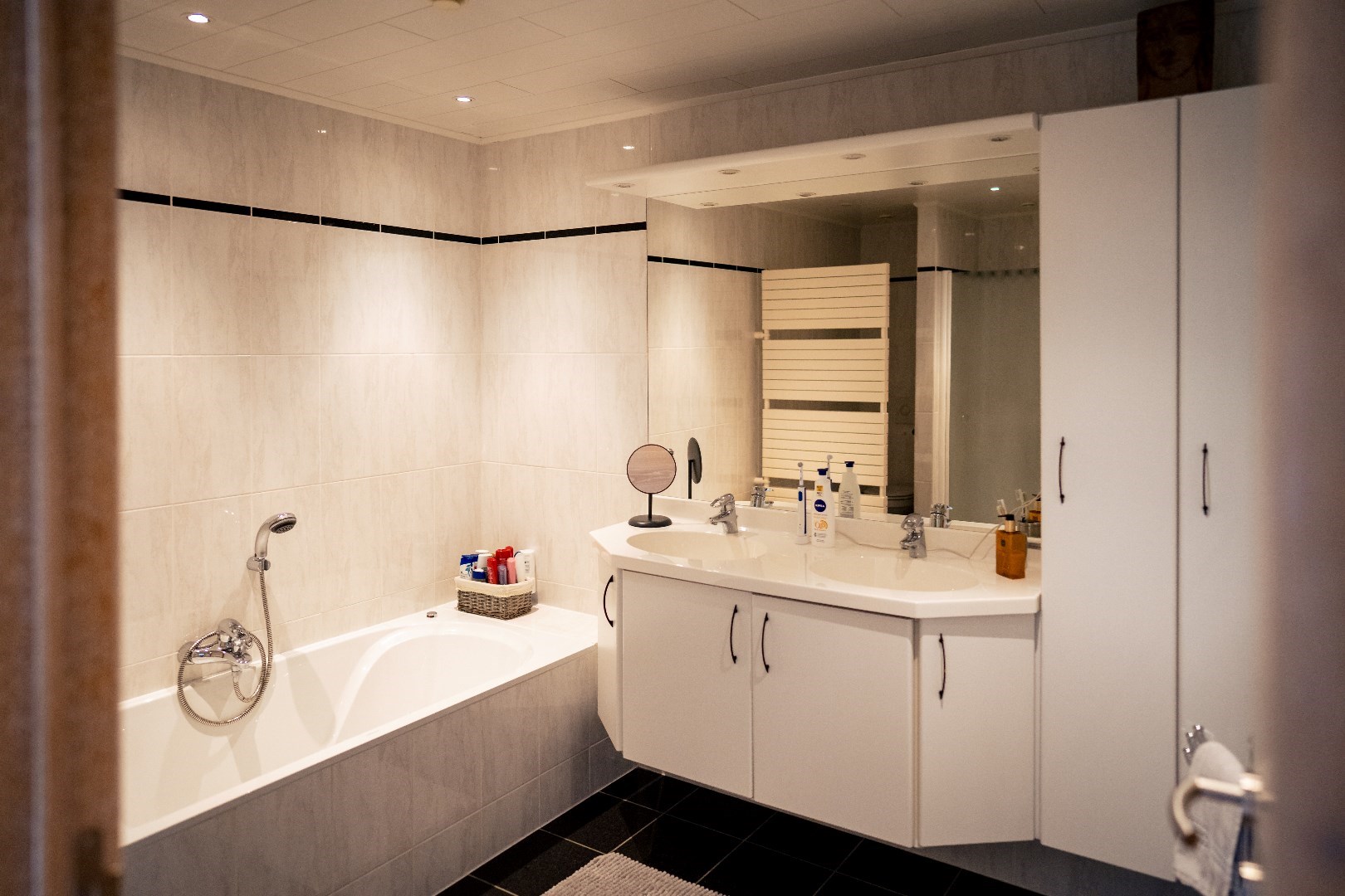 Ruim duplex appartement (203m²) met 4 slpks en garage te Kaprijke 