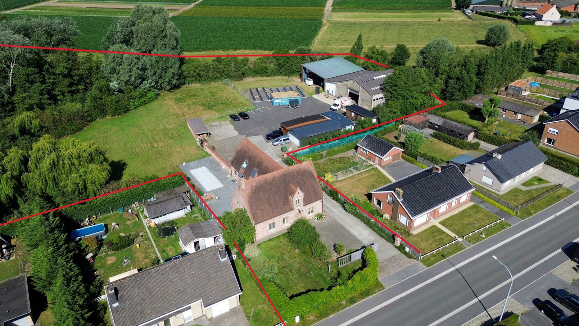 Exclusieve eigendom: villa met loods op groot perceel, buitenkans! Ruddervoorde (Waardamme) 