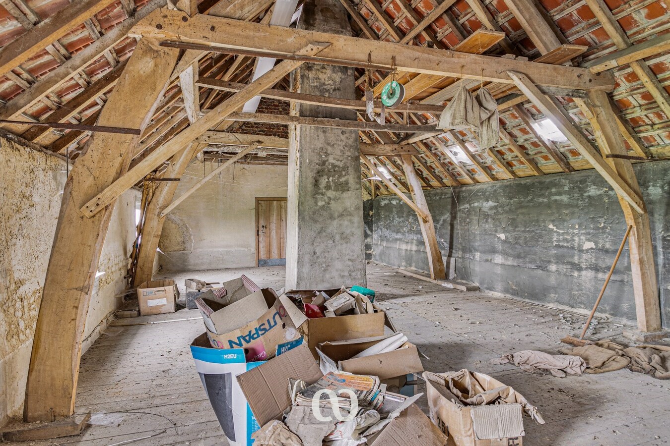 Subliem gelegen te renoveren/te slopen hoeve 