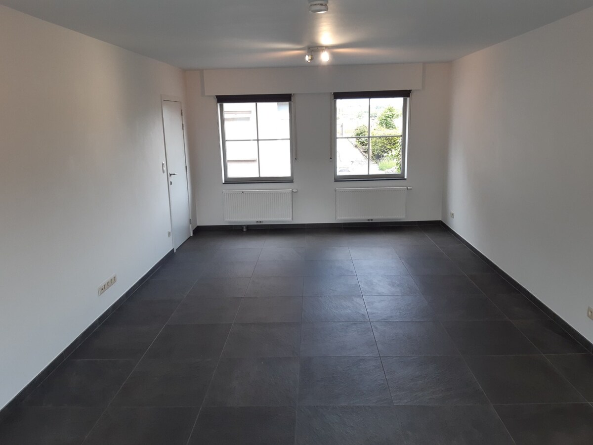 Degelijke, goed gelegen woning. 