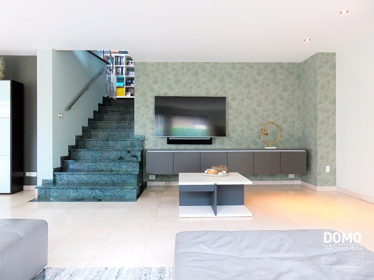 RUIME EN ENERGIEZUINIGE VILLA OP EEN UITZONDERLIJK BREED PERCEEL IN BERBROEK 