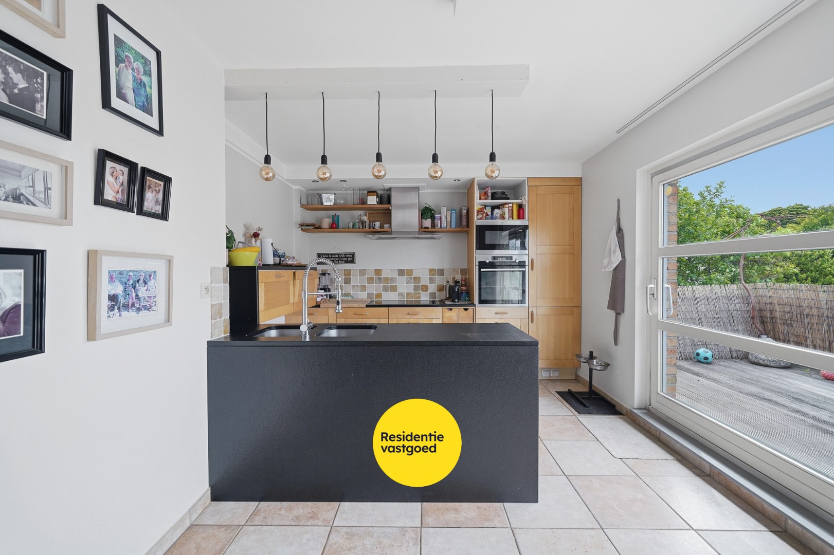 Duplex-appartement van 165 m² met garage, carport en zonnig terras in de Vicognewijk 