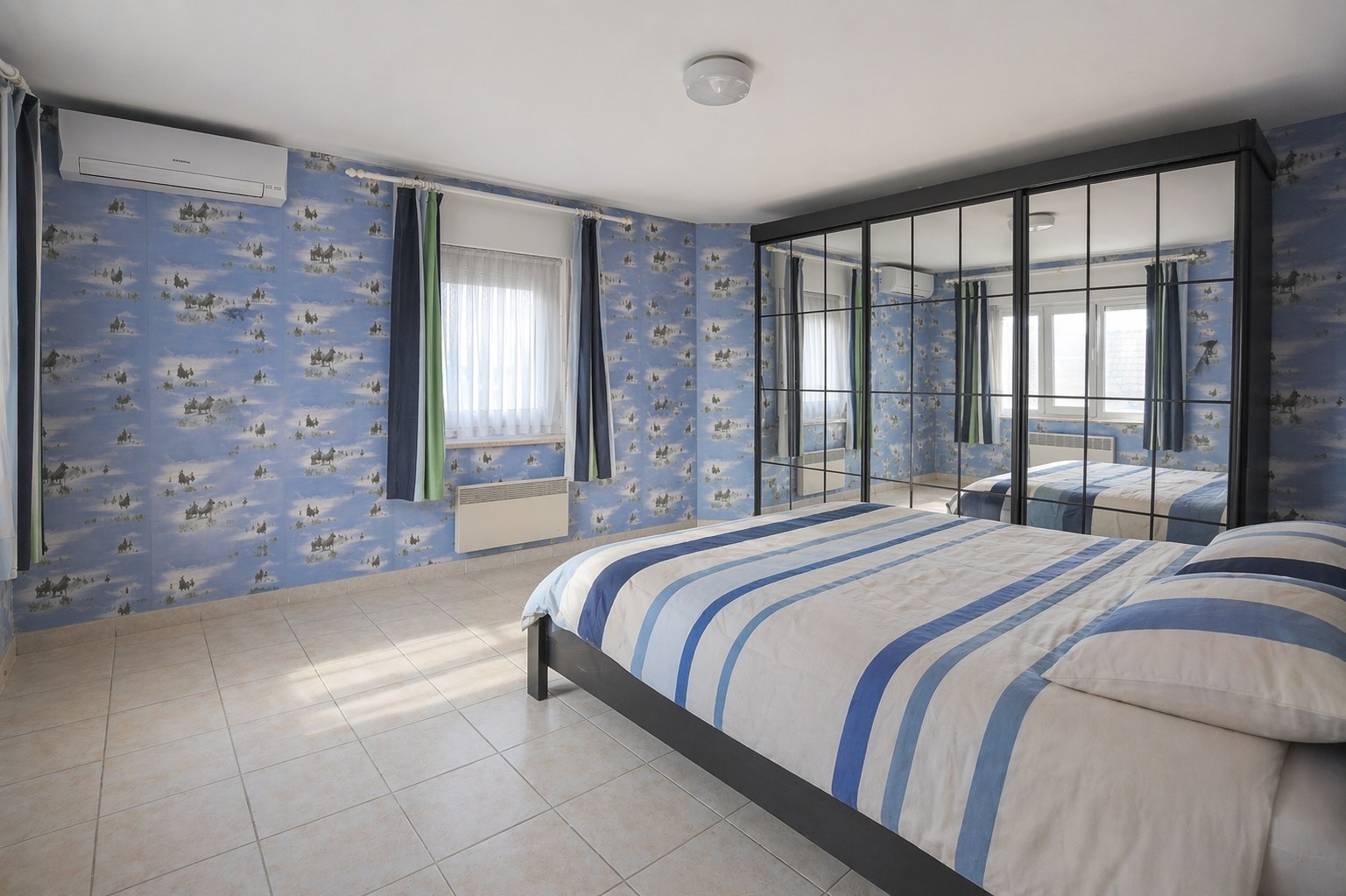 Alleenstaande woning met veel potentieel op 655m² te Houthulst. 