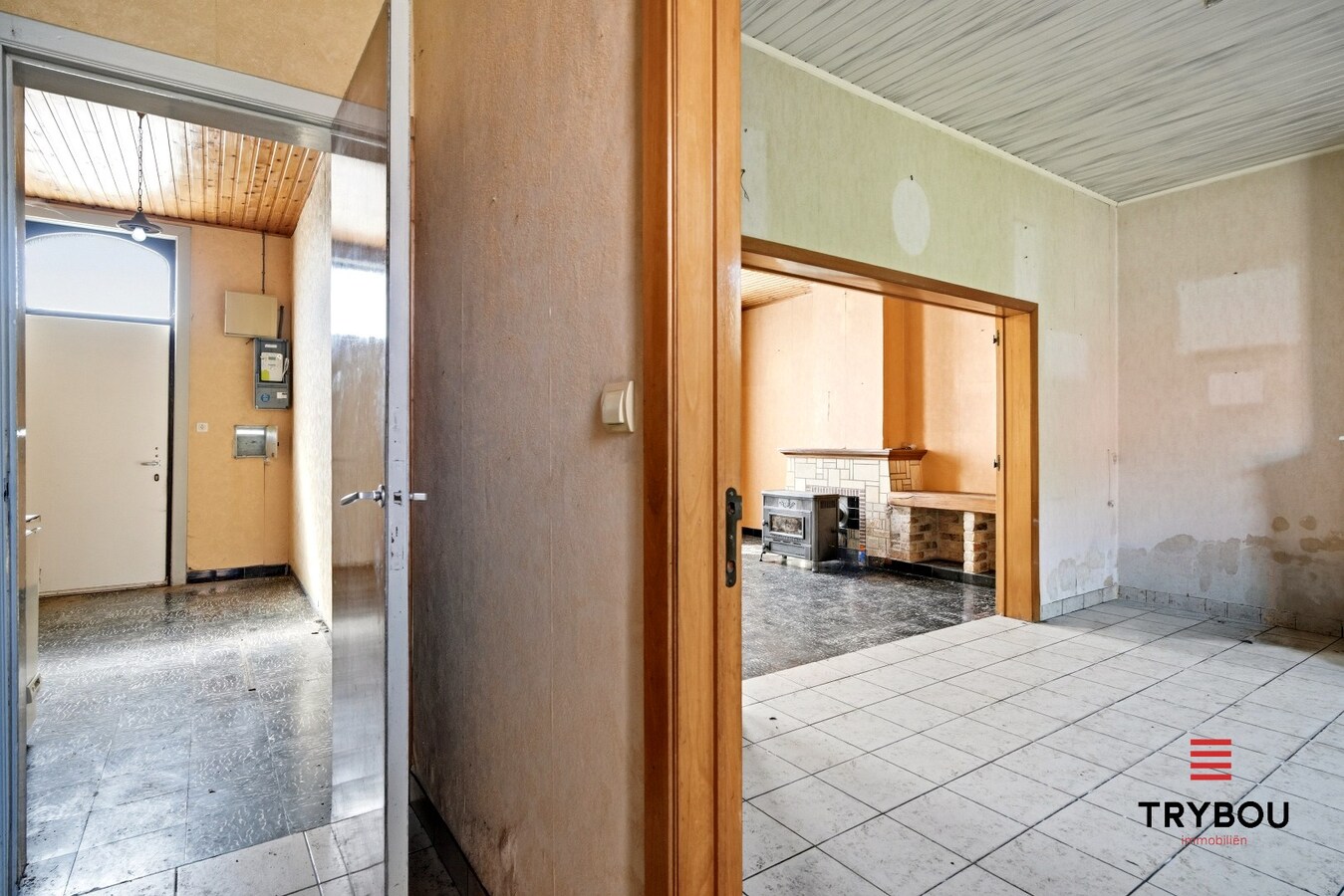 Te renoveren ruime halfopen bebouwing op een perceel van 1491m² met 7 slaapkamers! 