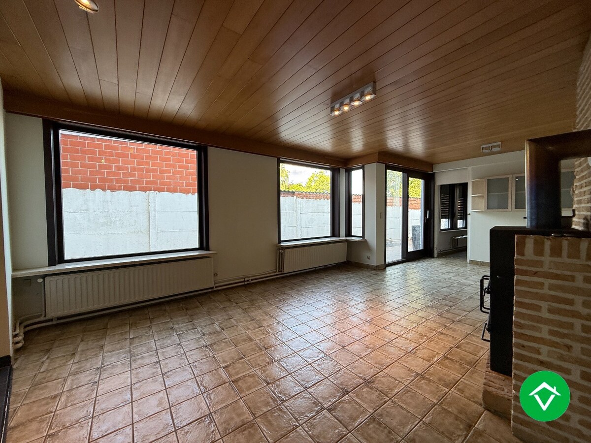 Ruime woning met 5 slaapkamers te Zwevezele 