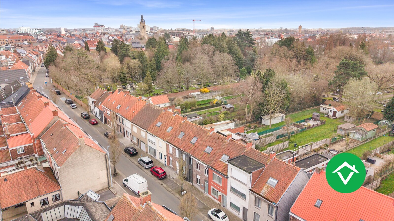 Prachtige rijwoning met 3 slaapkamers en tuin in centrum Roeselare 