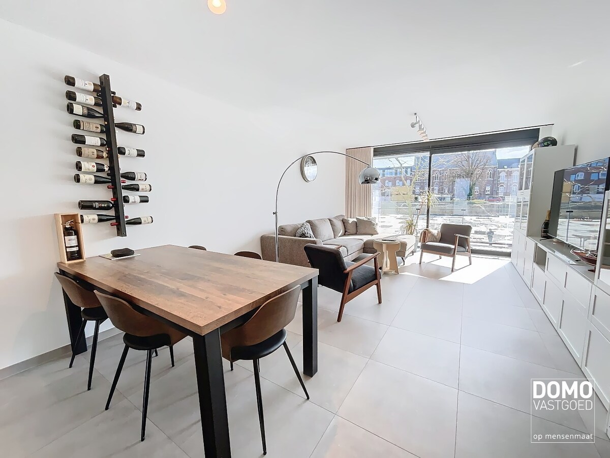 MODERN APPARTEMENT MET TERRAS. LIFT EN 2 SLAAPKAMERS IN DIEPENBEEK 