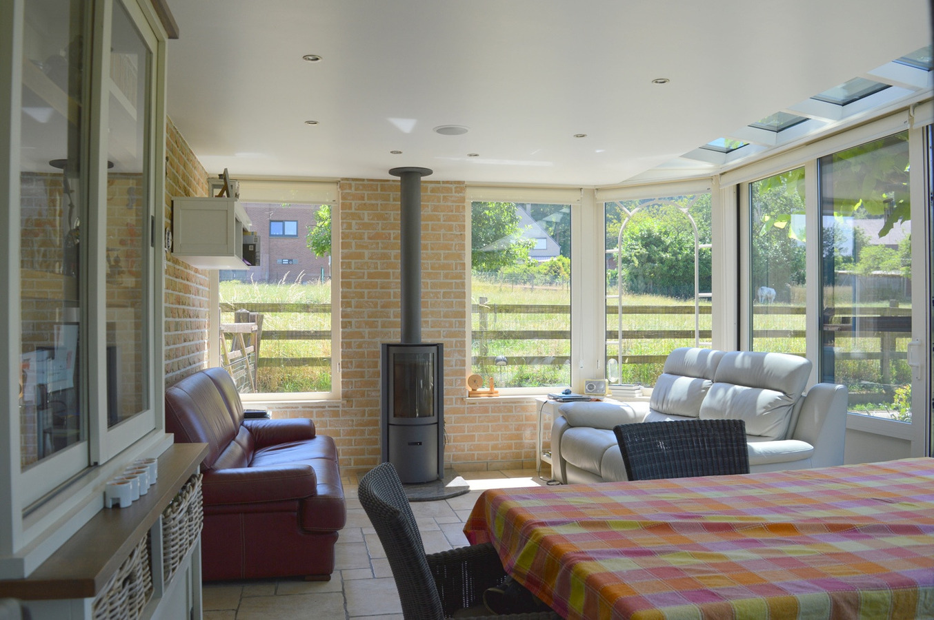 Mooie gezinswoning met stalgebouw en piste op ca. 5400m² te Dworp 