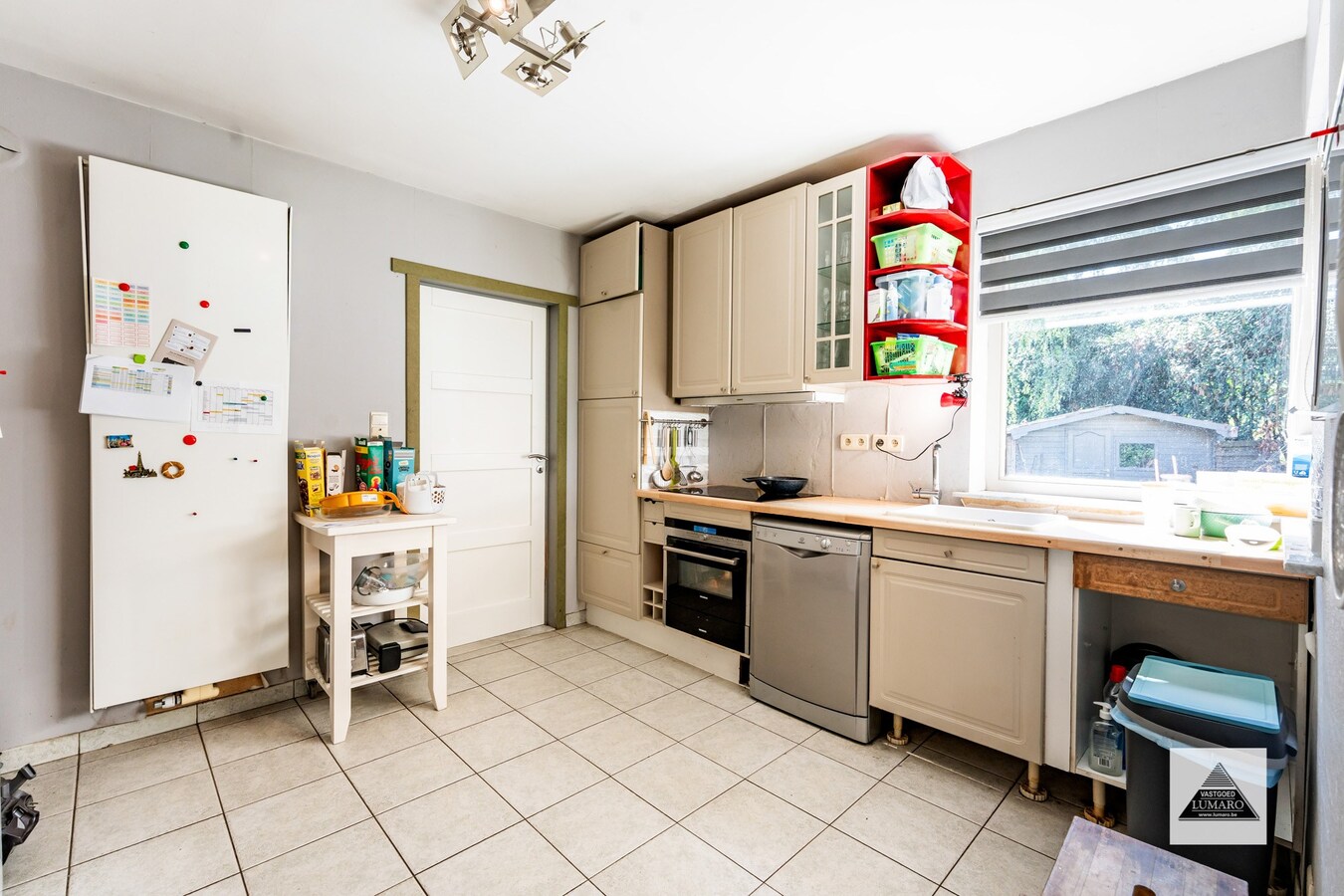 Gezinswoning met 4 slaapkamers, gelegen aan de Winterdijk, natuurgebied Maaswinkel. 