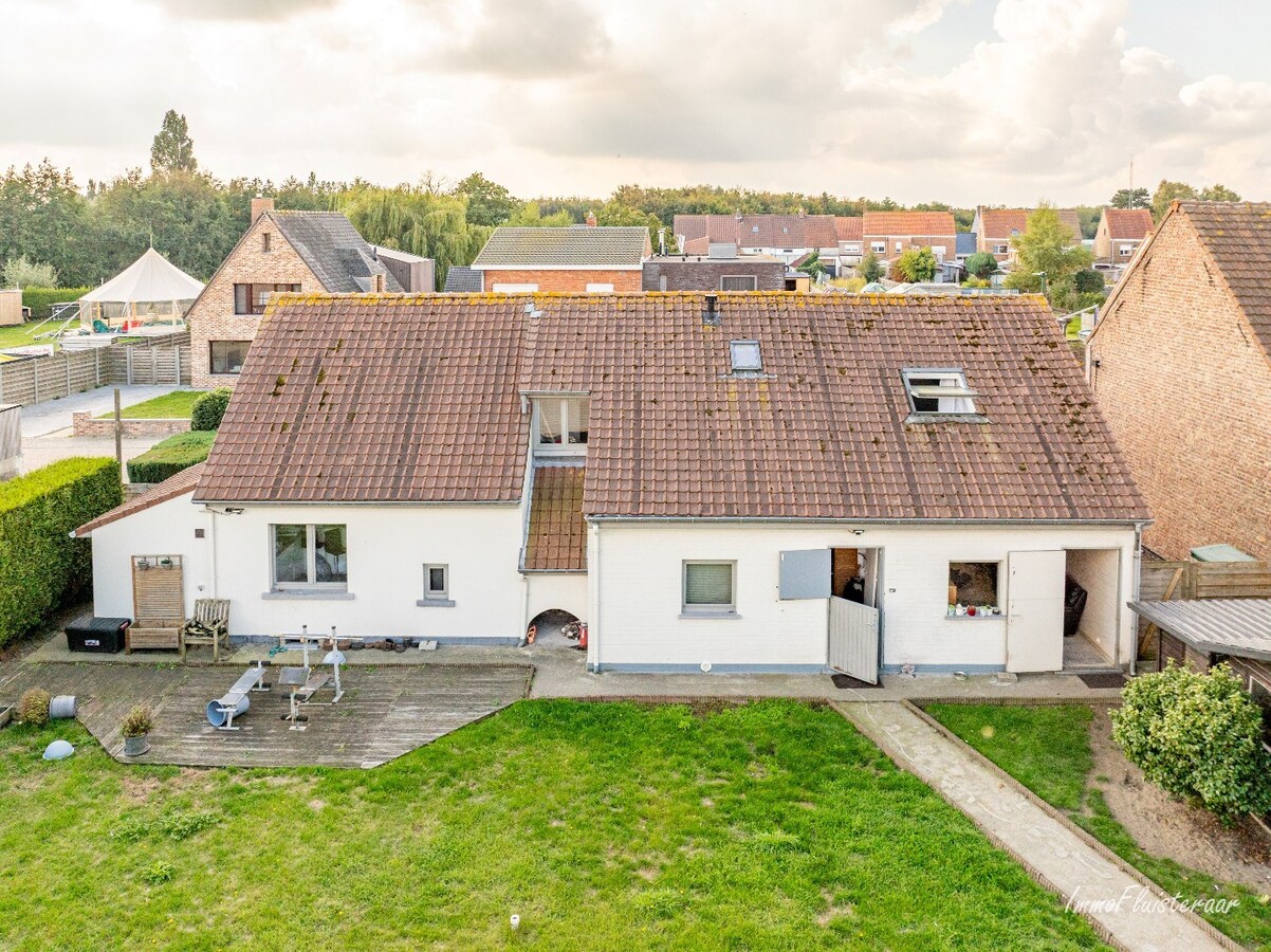 Charmante woning met stallen, buitenpiste en weide  op ca. 2 ha te OUDENBURG 