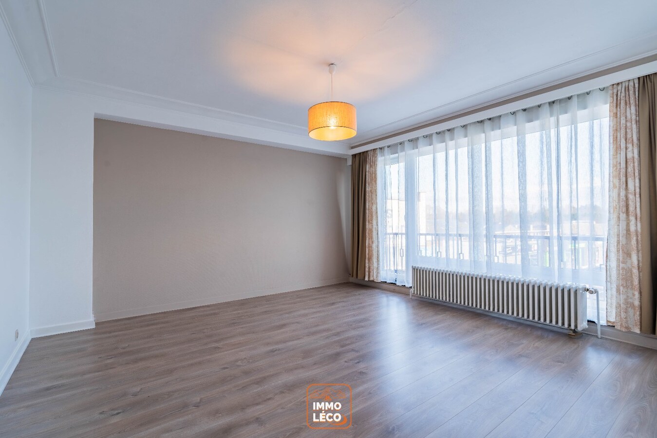 Magnifique appartement DUPLEX avec grande terrasse de 30m2, en plein centre-ville avec facilités de stationnement ! 