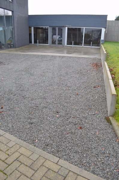 Handelsruimte / magazijn gunstig gelegen te Maldegem 