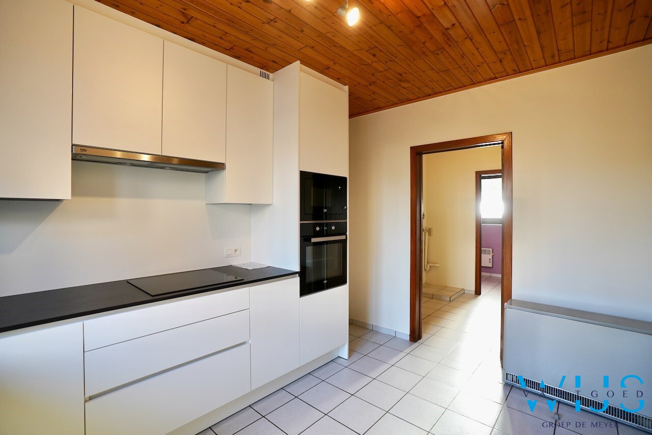 Gelijkvloers appartement met garage te Baarle/Drongen ! 