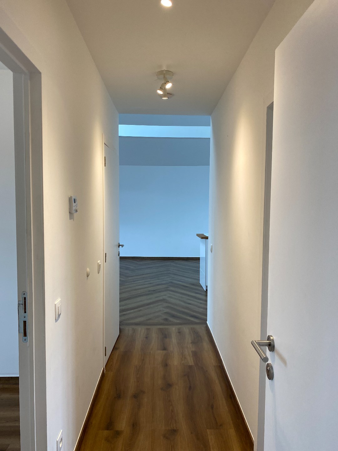 Volledig gerenoveerd 2 slaapkamer appartement 